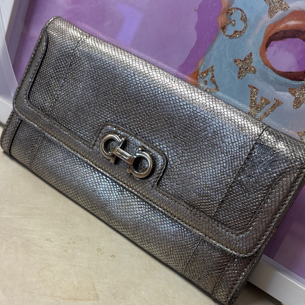 Salvatore Ferragamo Vintage Metallic Silver Wallet - Picture 3 of 13